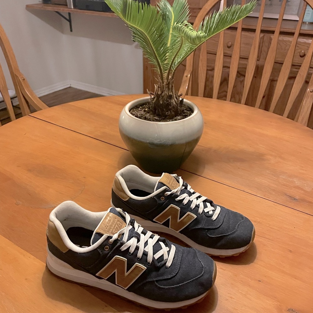 Women’s New Balance 574 Tennis Shoes- Size 10